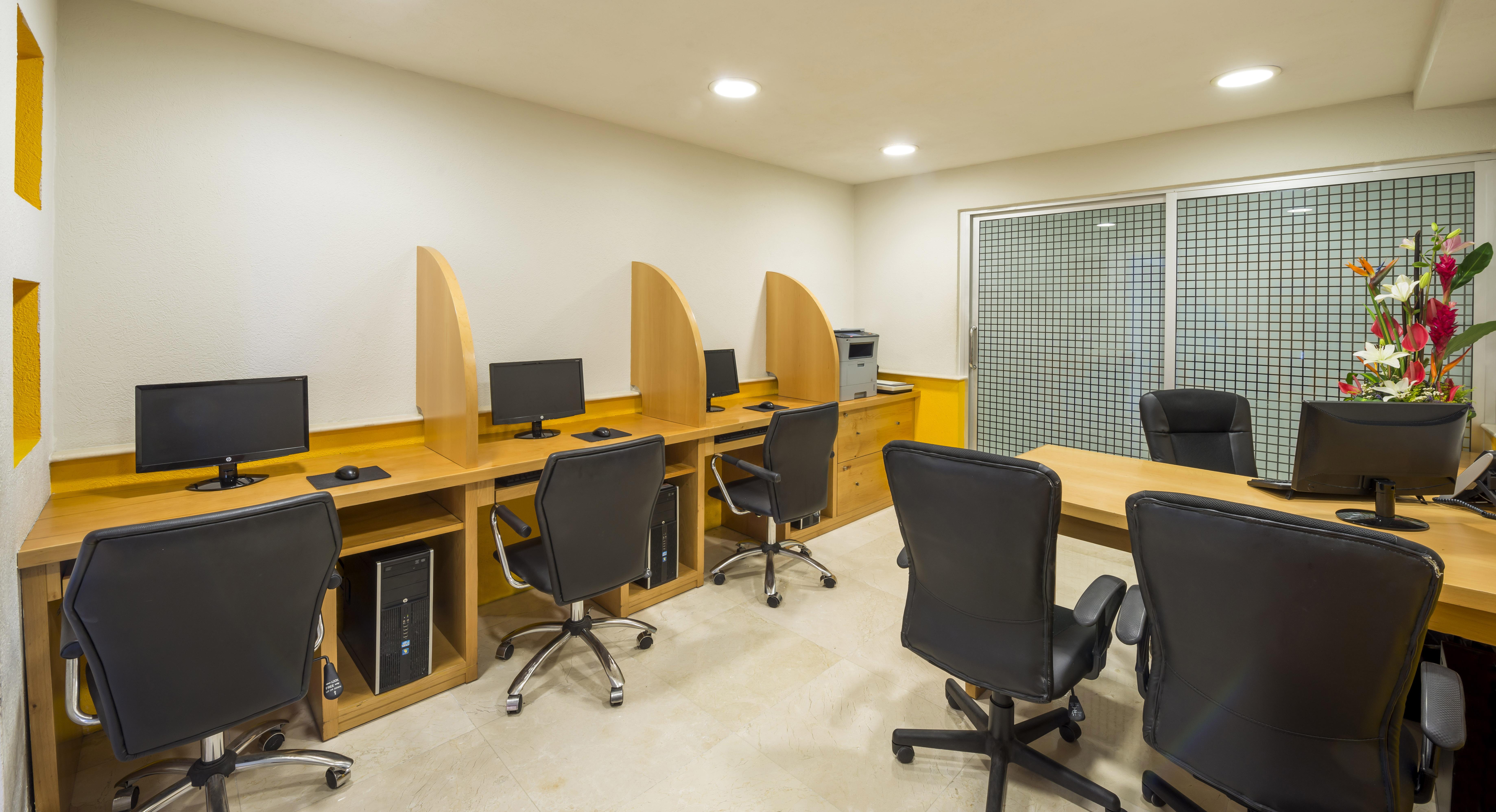 Camino Real ורקרוז מראה חיצוני תמונה Computer Lab