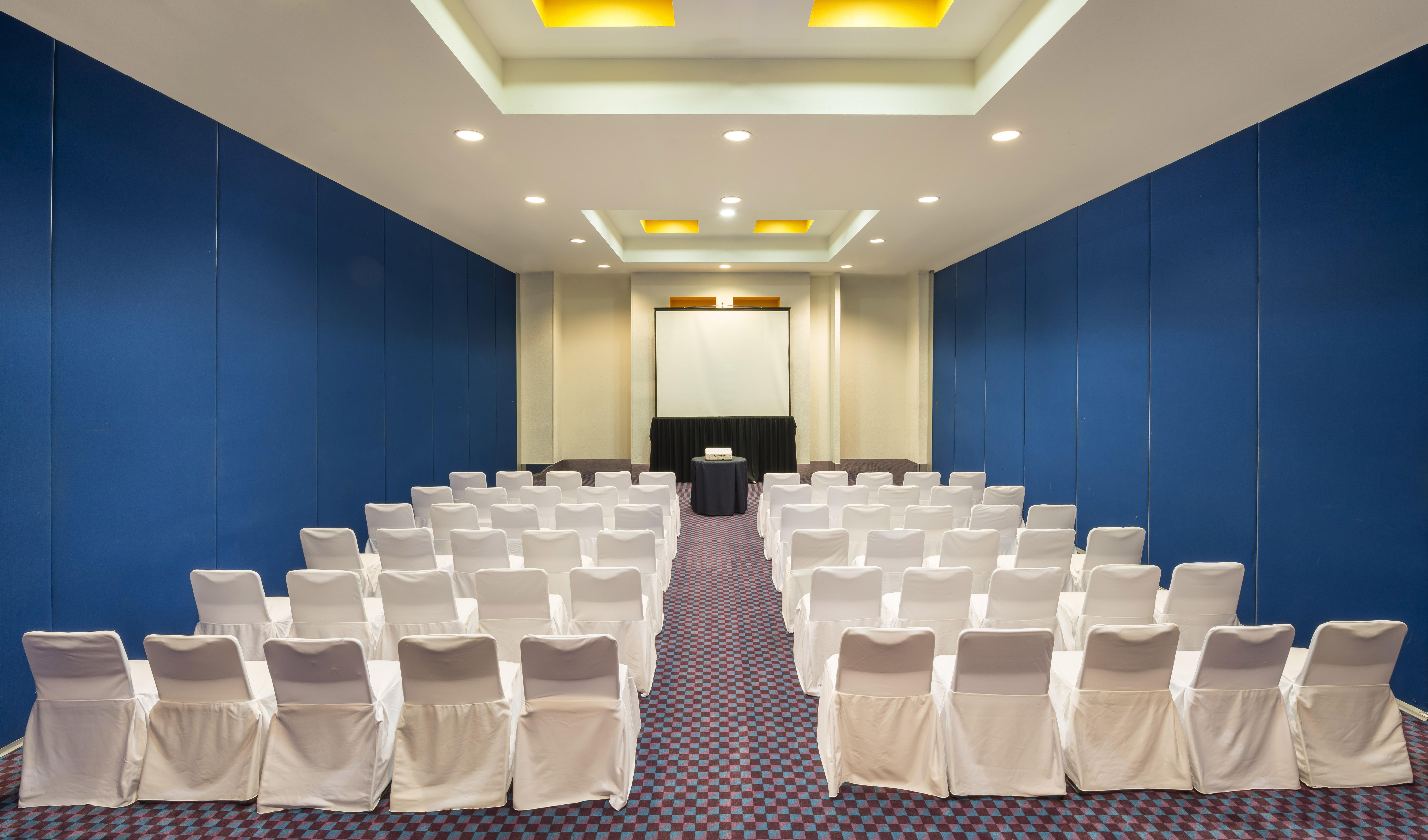 Camino Real ורקרוז מראה חיצוני תמונה Meeting room at the hotel