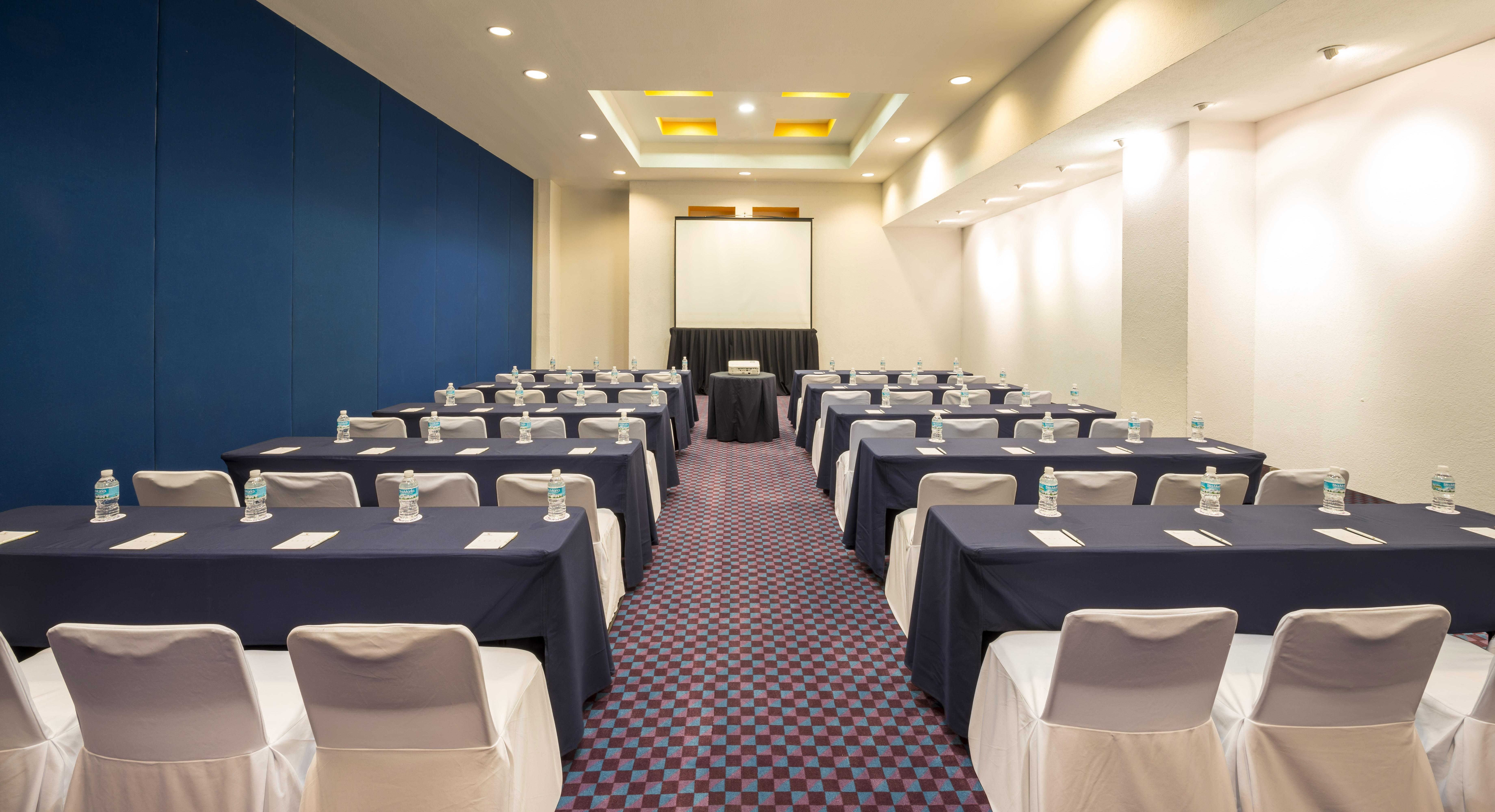 Camino Real ורקרוז מראה חיצוני תמונה Meeting room at the hotel