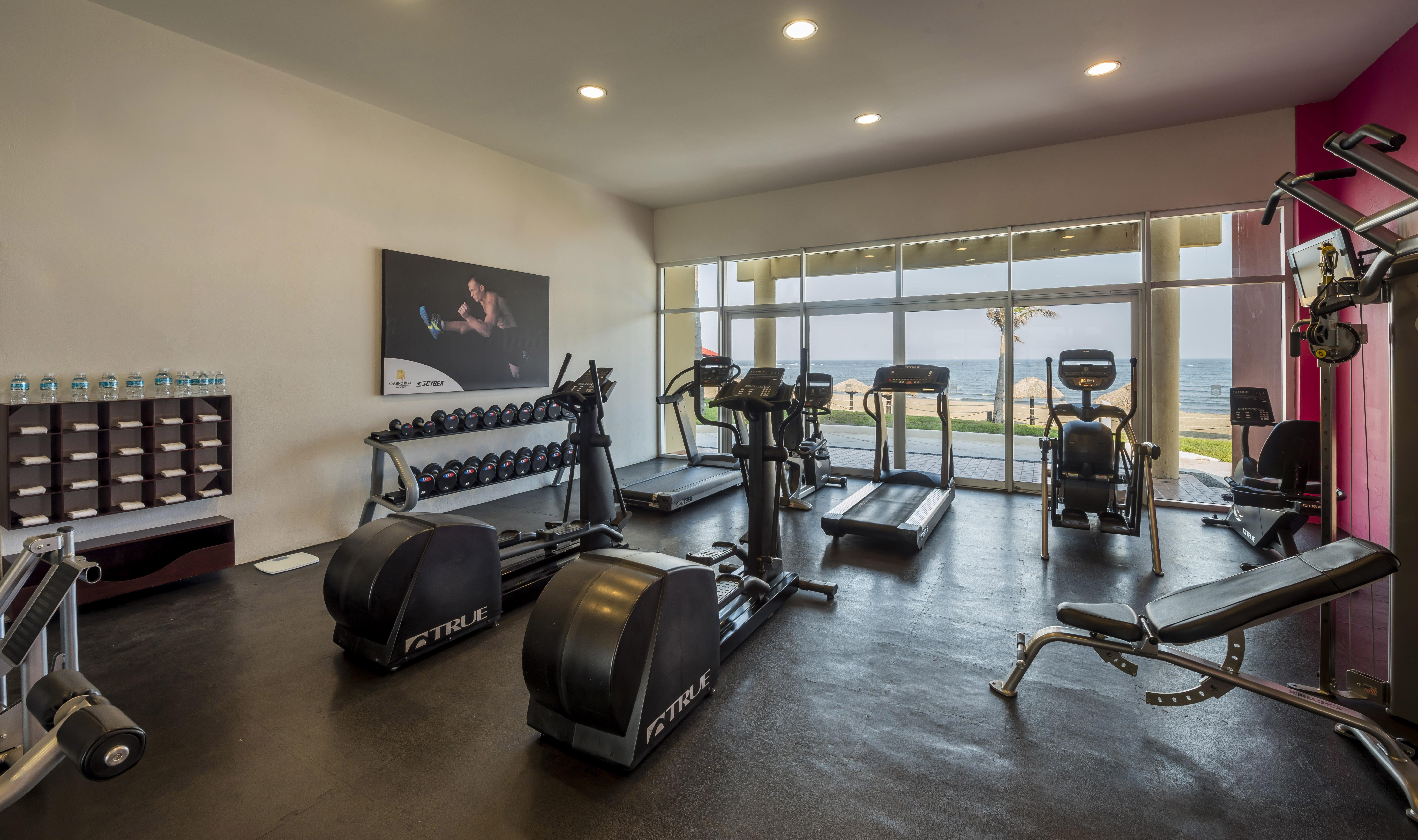 Camino Real ורקרוז מראה חיצוני תמונה The gym at the hotel