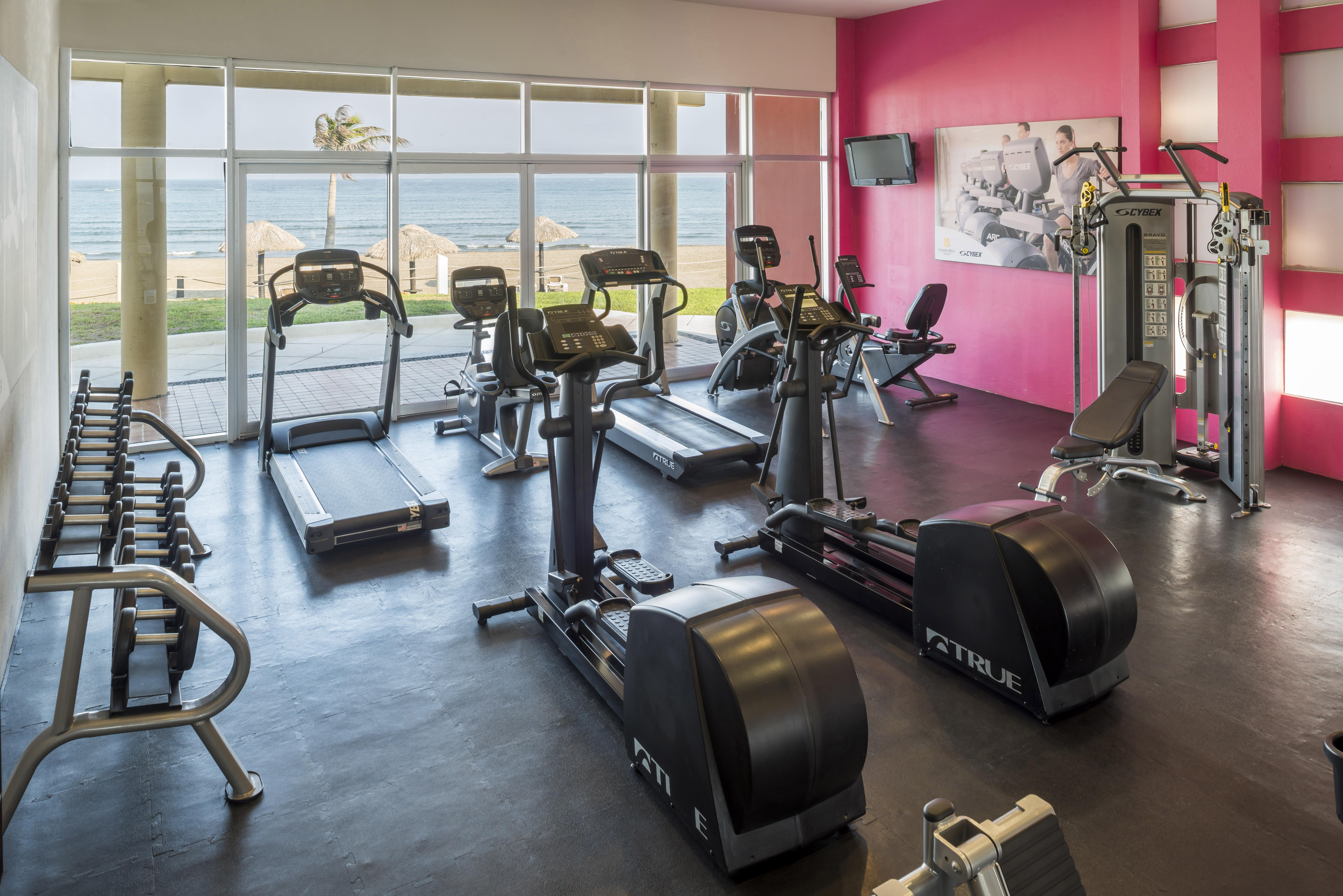 Camino Real ורקרוז מראה חיצוני תמונה The gym at the hotel
