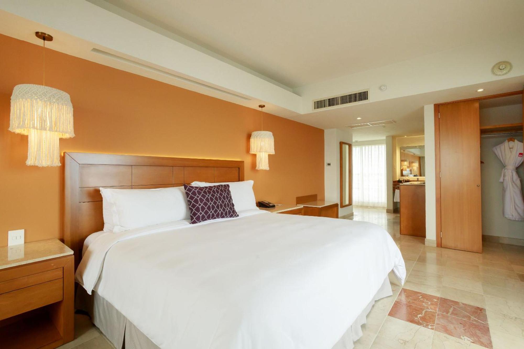 Camino Real ורקרוז מראה חיצוני תמונה A bedroom at the hotel