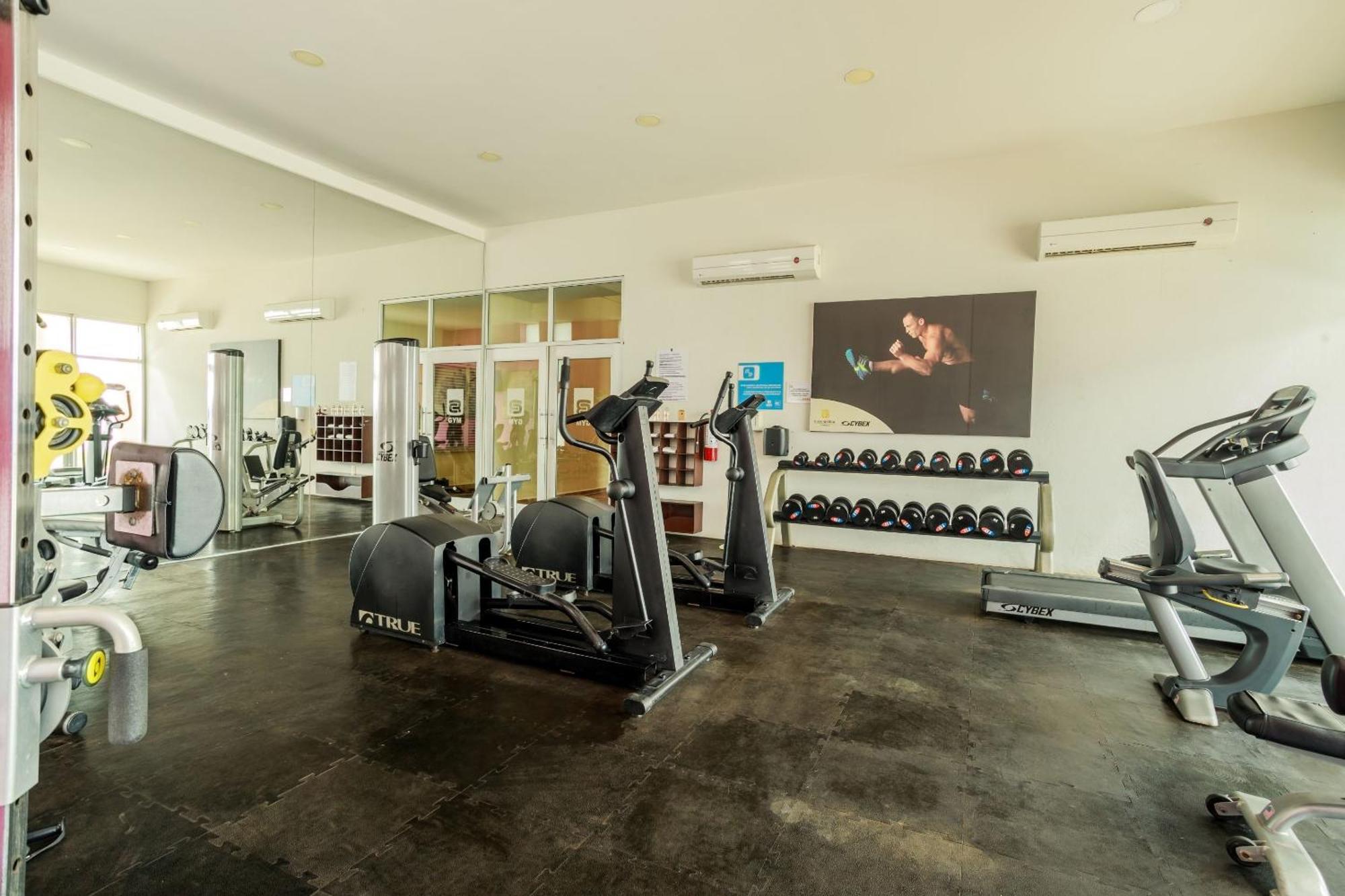 Camino Real ורקרוז מראה חיצוני תמונה The gym at the hotel