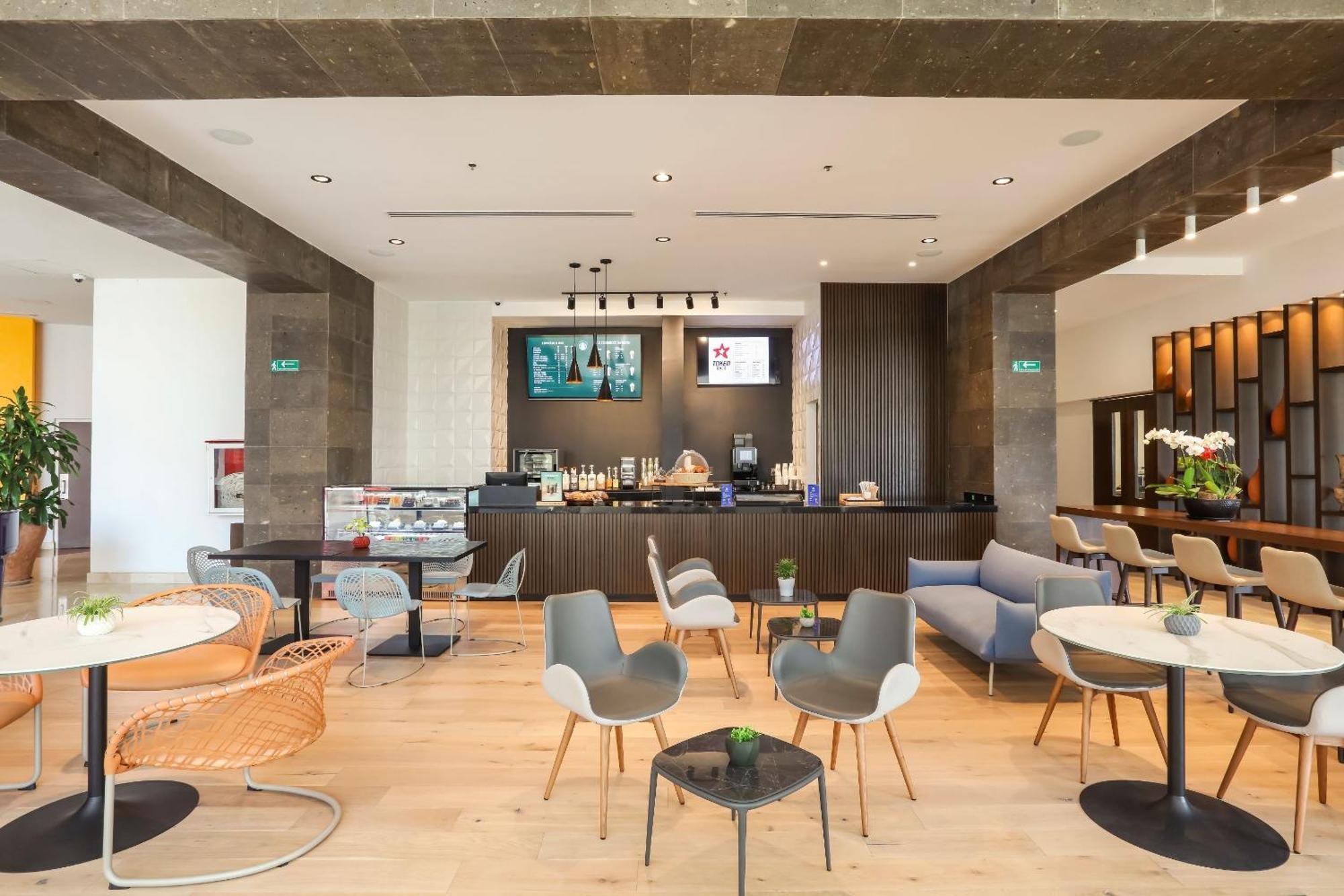 Camino Real ורקרוז מראה חיצוני תמונה The lounge at Changi Airport