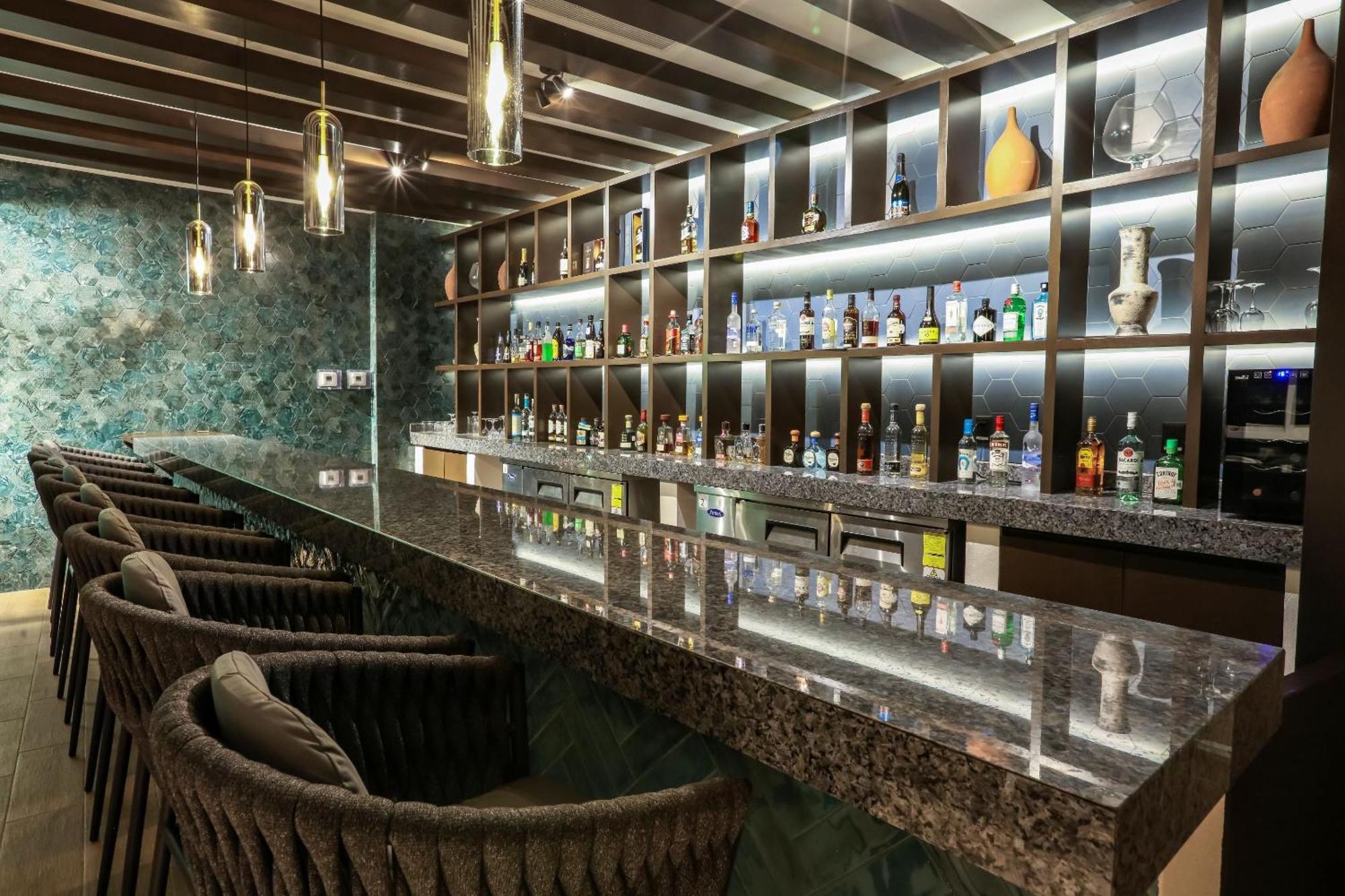 Camino Real ורקרוז מראה חיצוני תמונה The bar at the lounge