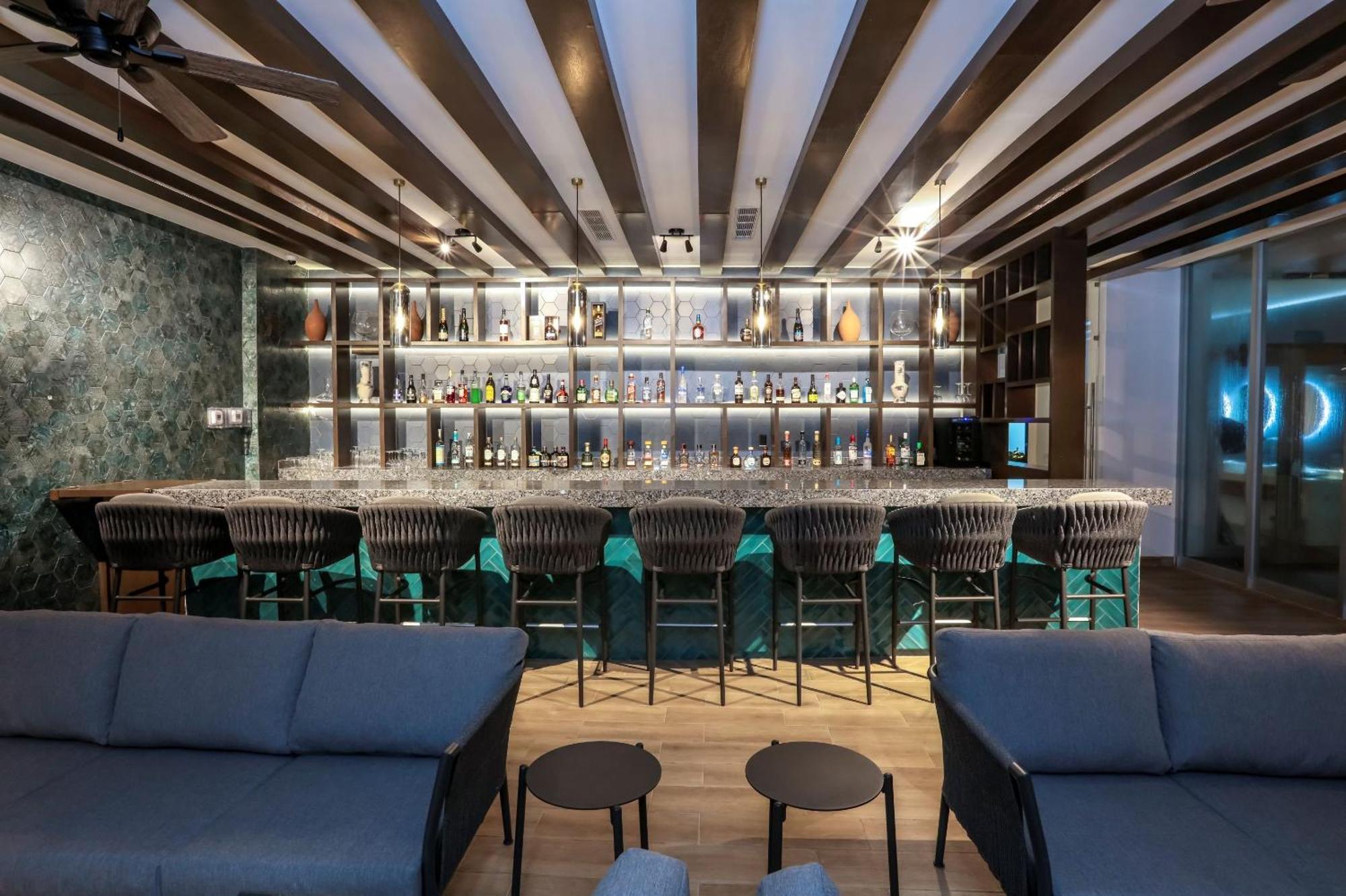 Camino Real ורקרוז מראה חיצוני תמונה The bar at the lounge