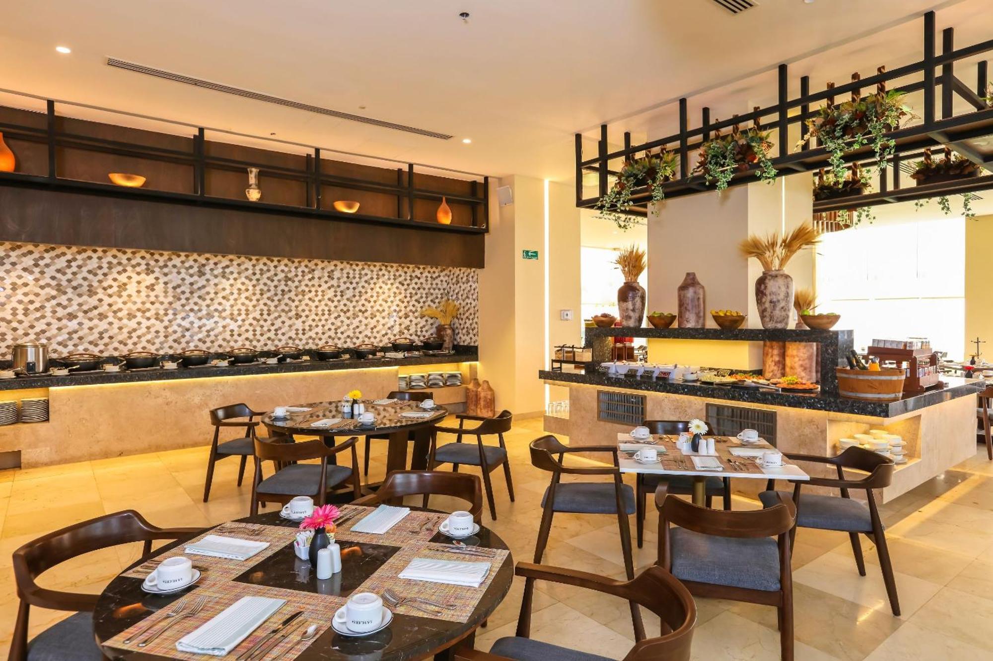 Camino Real ורקרוז מראה חיצוני תמונה The restaurant at the hotel