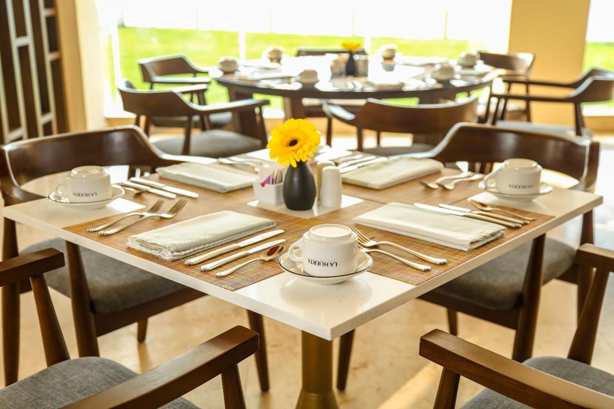 Camino Real ורקרוז מראה חיצוני תמונה A table set for breakfast