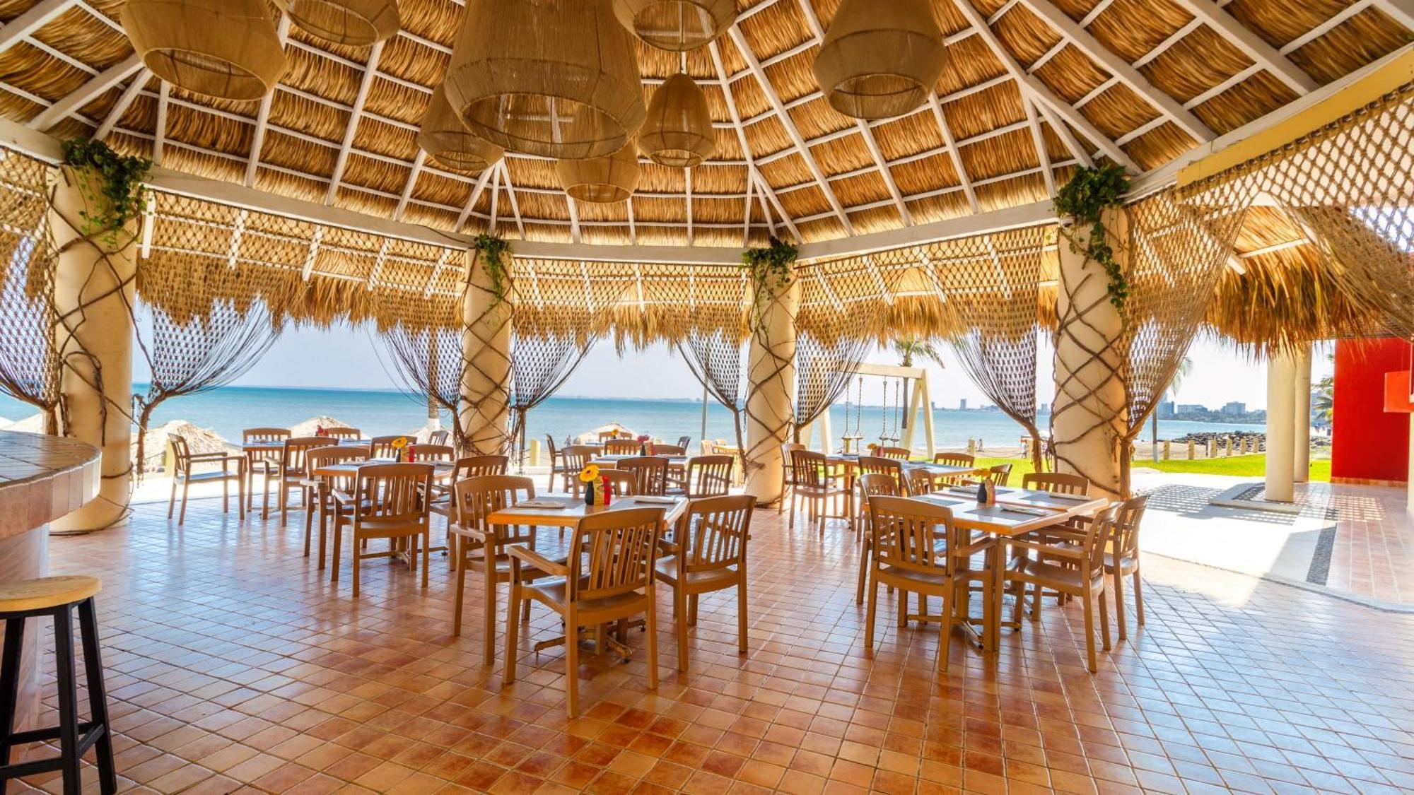 Camino Real ורקרוז מראה חיצוני תמונה Restaurant in the resort
