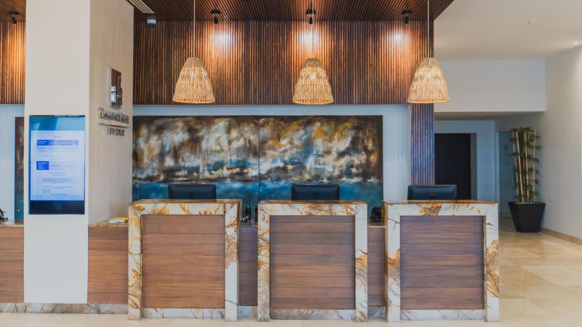 Camino Real ורקרוז מראה חיצוני תמונה The lobby of the hotel